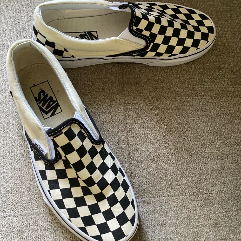 Women’s size 8 checkered vans.